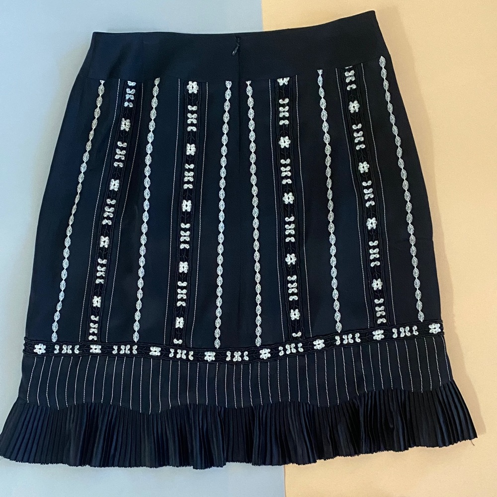 Albert Nipon Black Mini Skirt with White Vertical Embroidery - Picture 3 of 5